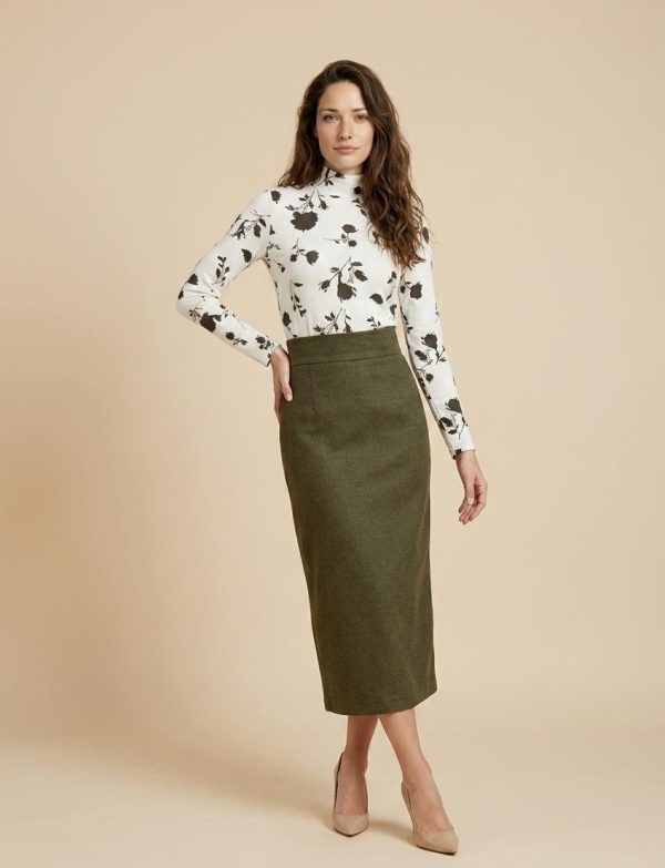 Robe longue élégante et ajustée pour femme, minimaliste et à la…