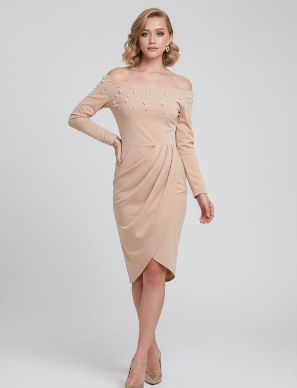 Robe moulante à épaules dégagées, manches longues…
